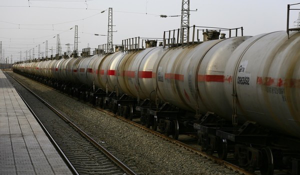 【火狐电竞官网】3外籍男高铁调戏中国女子:竟如此嚣张对抗警察(图4) 火狐电竞官方网站